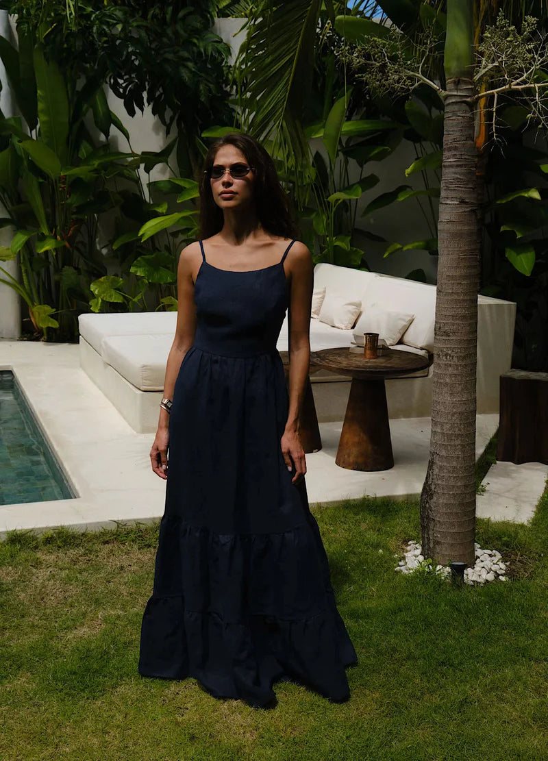 VESTIDO BRUNCA LARGO DE TIRANTES CON ESPALDA DESCUBIERTA Y COLOR SÓLIDO